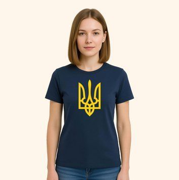 Жіноча футболка з принтом &laquo;Тризуб жовтий&raquo;, темно-синя FW54 фото